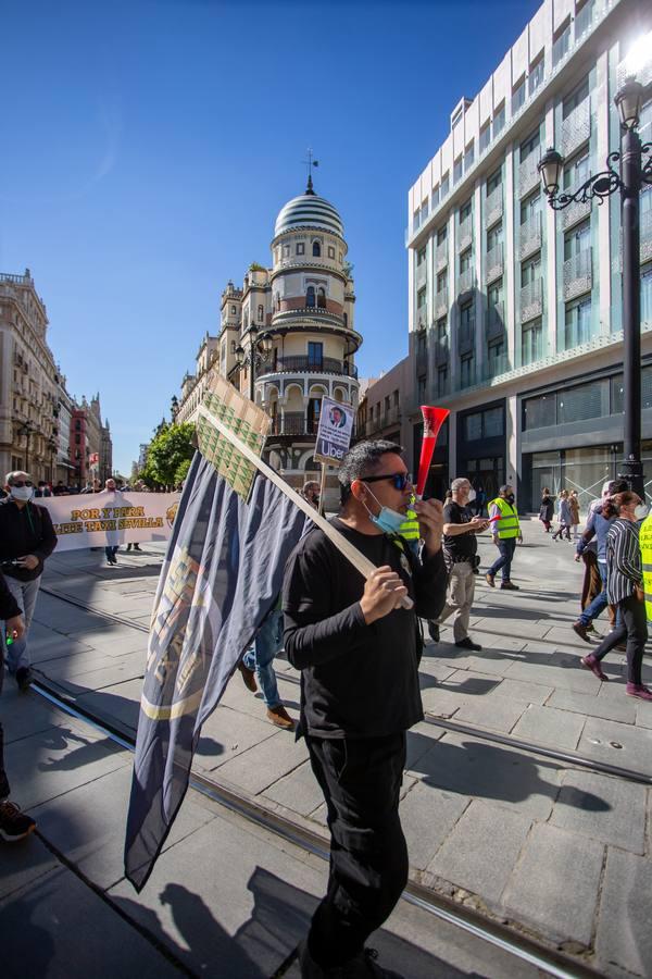 Los taxistas se manifiestan en Sevilla