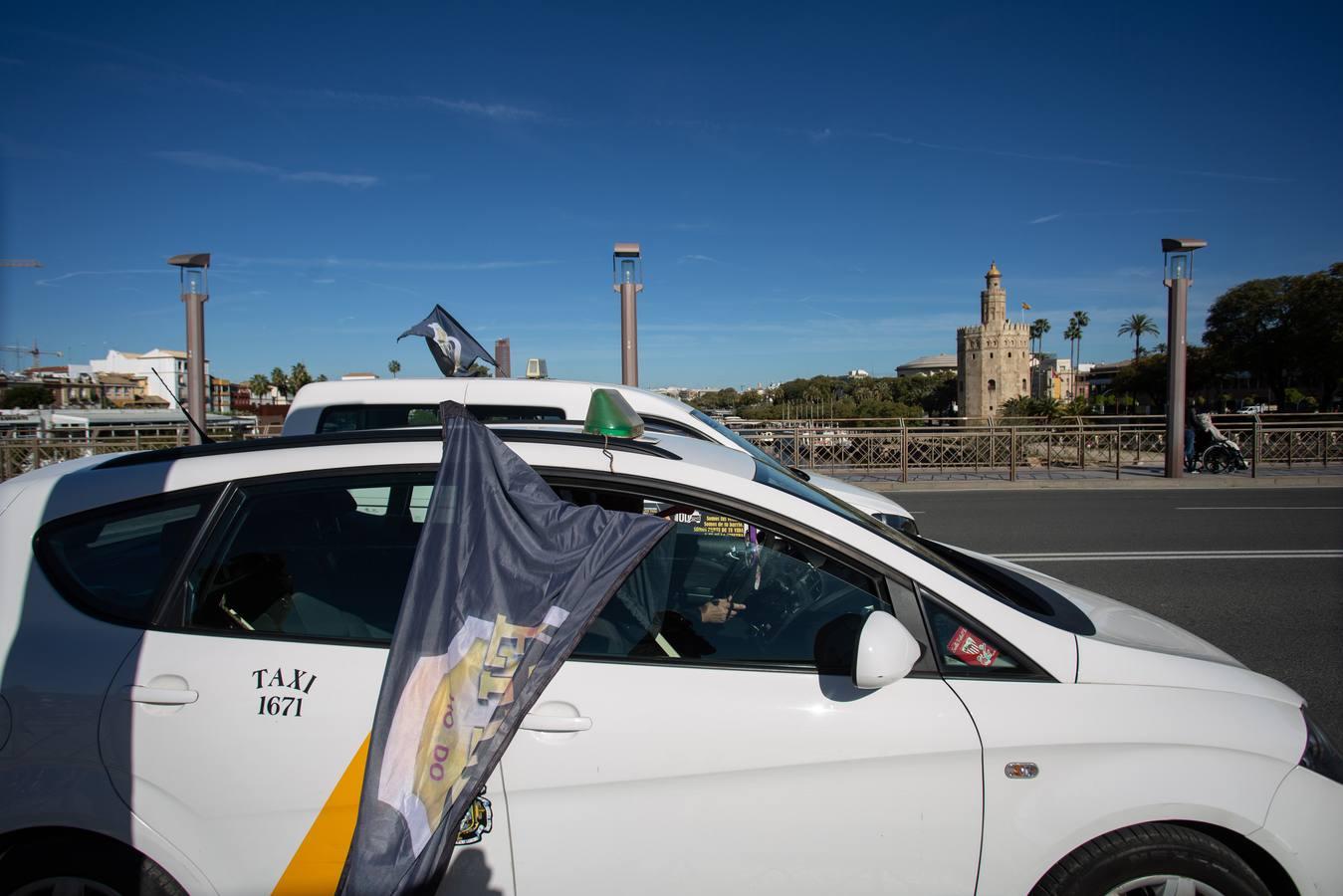 Los taxistas se manifiestan en Sevilla