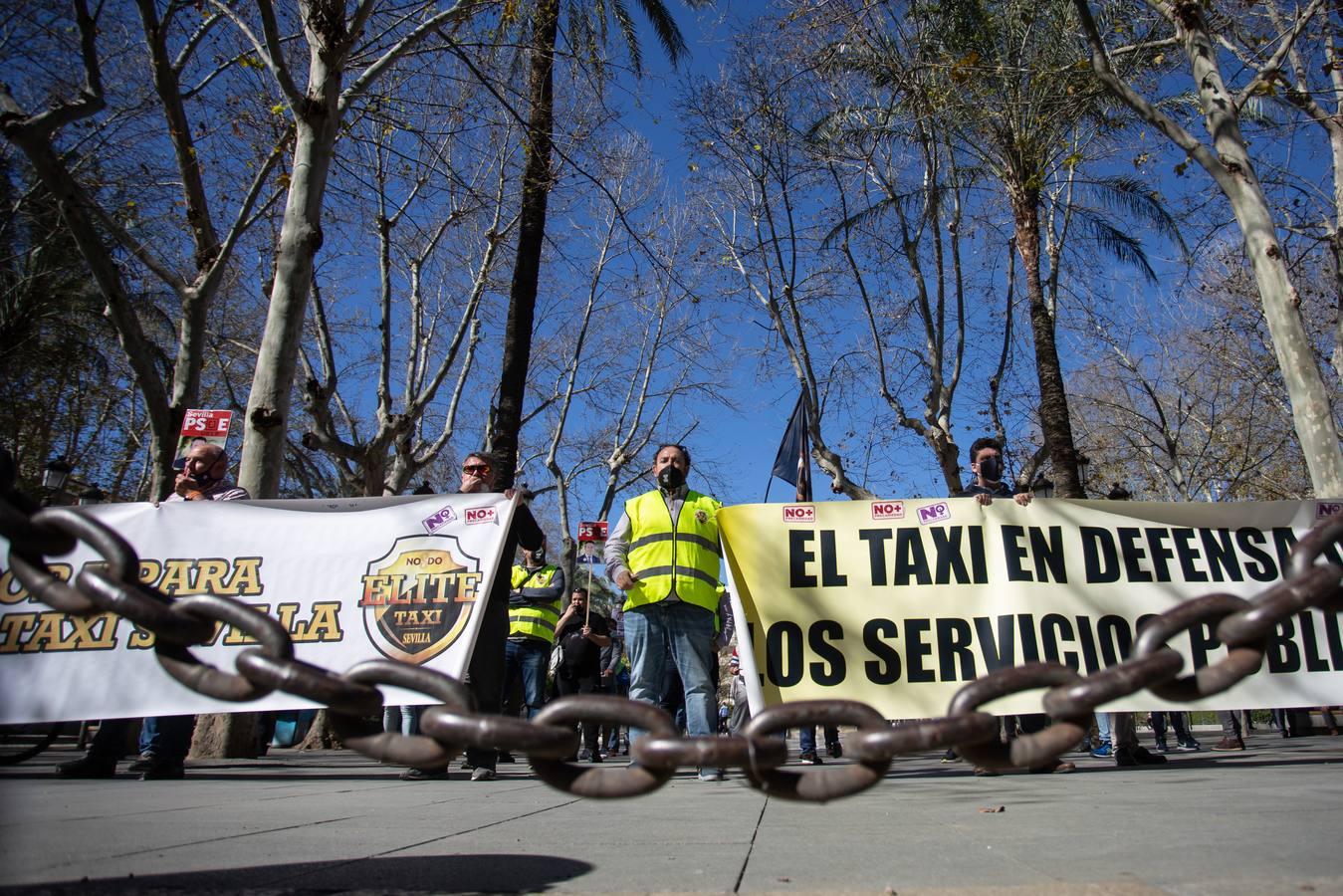 Los taxistas se manifiestan en Sevilla