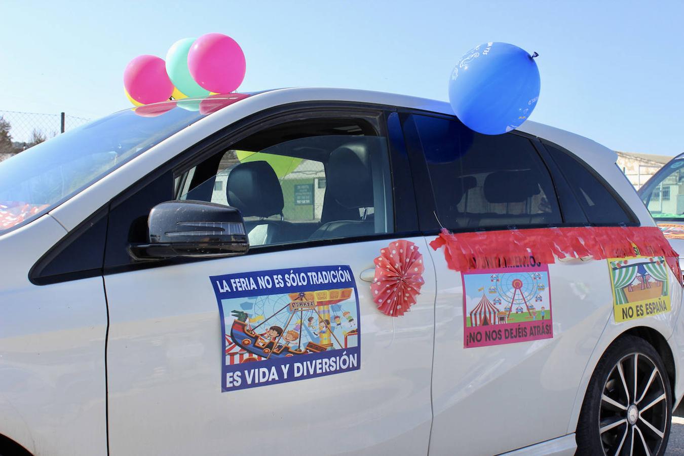 La protesta de los feriantes por las calles de Lucena, en imágenes