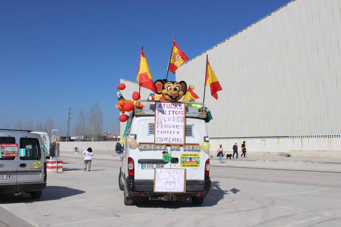 La protesta de los feriantes por las calles de Lucena, en imágenes