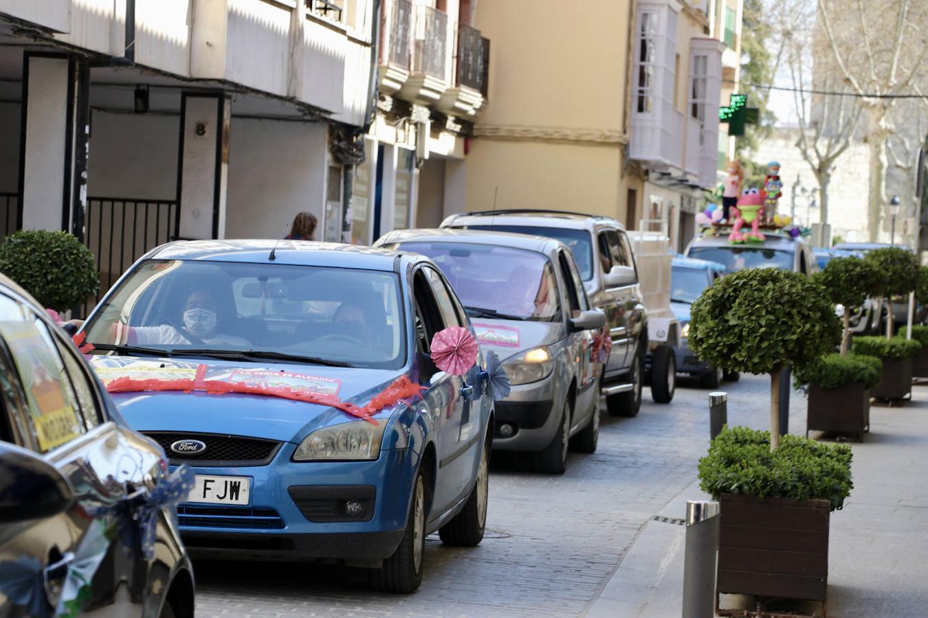 La protesta de los feriantes por las calles de Lucena, en imágenes