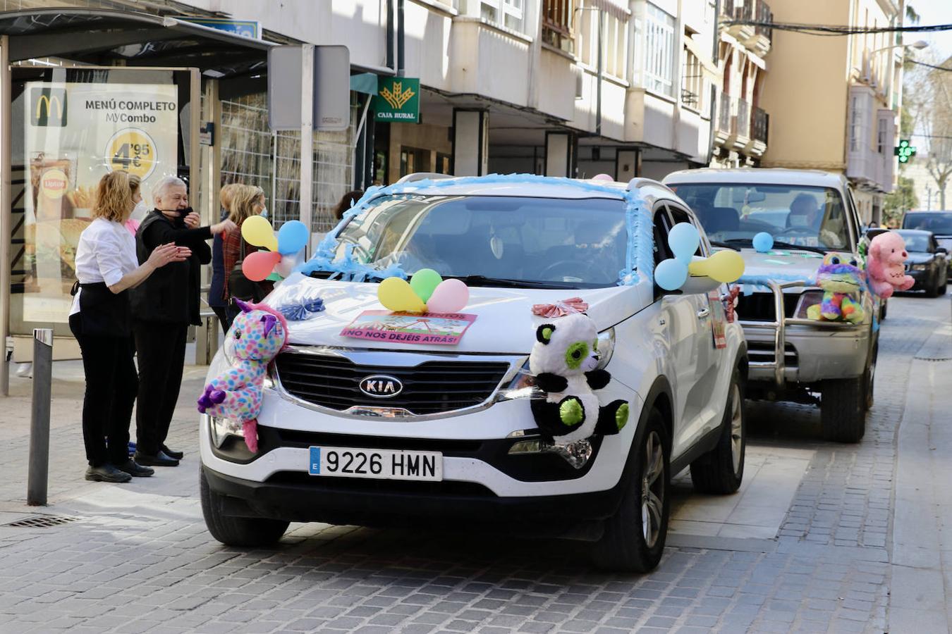 La protesta de los feriantes por las calles de Lucena, en imágenes