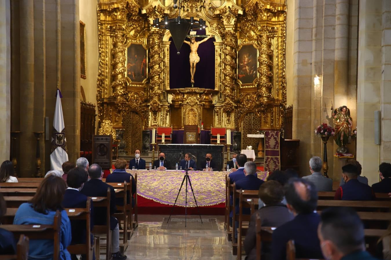 El restaurado manto de la Virgen de las Lágrimas de Córdoba, en imágenes