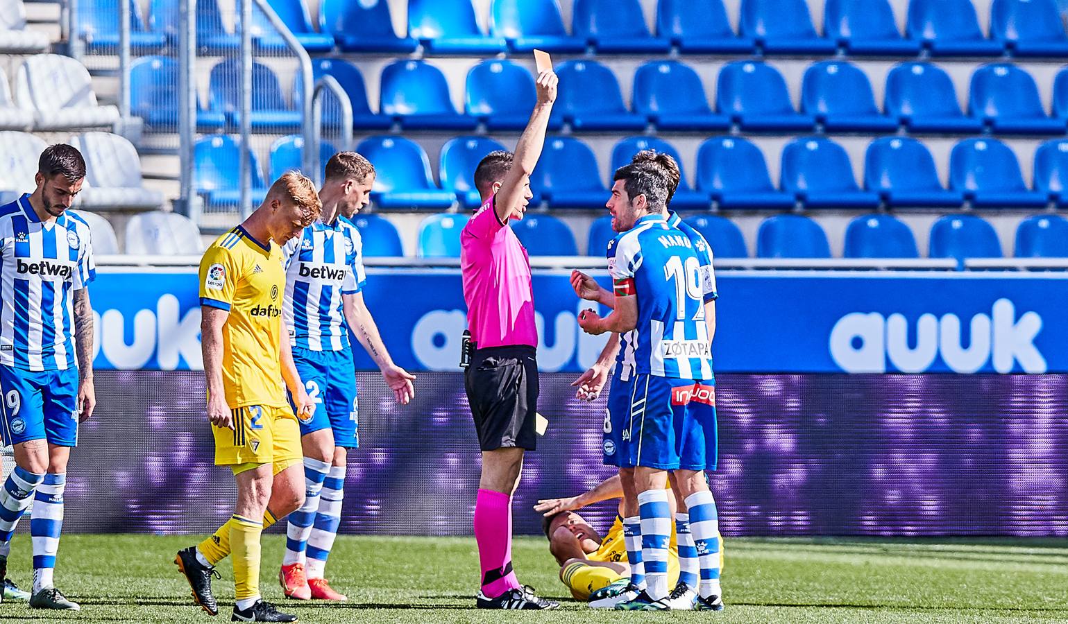 FOTOS: Las imágenes del empate del Cádiz ante el Alavés