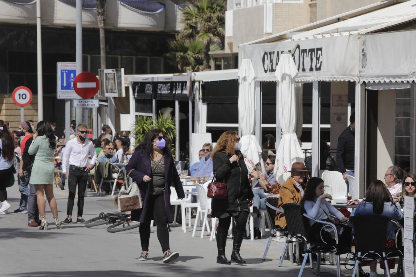 Fotos: ambiente en Cádiz en este primer sábado en el que la provincia está en nivel 2