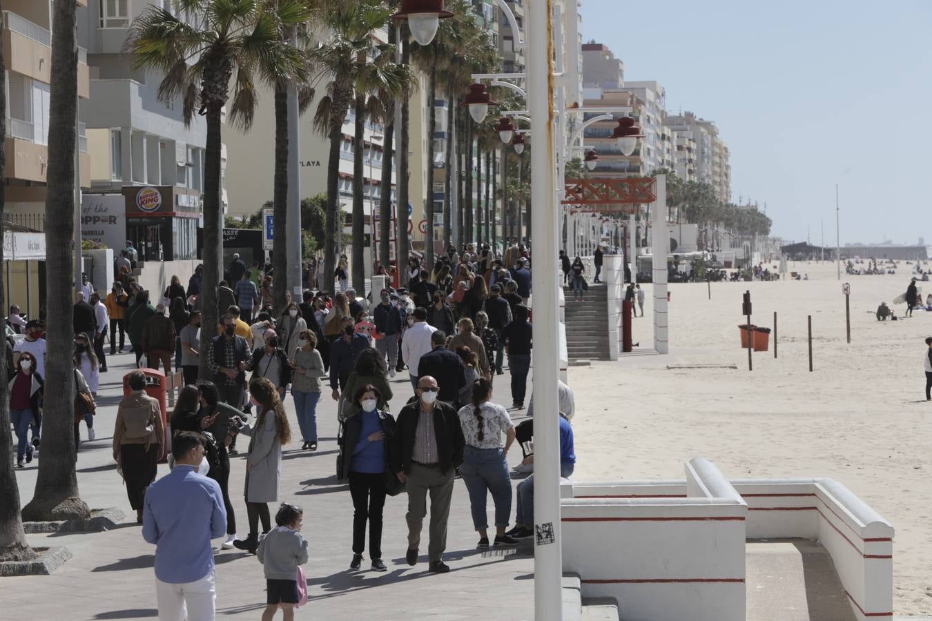 Fotos: ambiente en Cádiz en este primer sábado en el que la provincia está en nivel 2