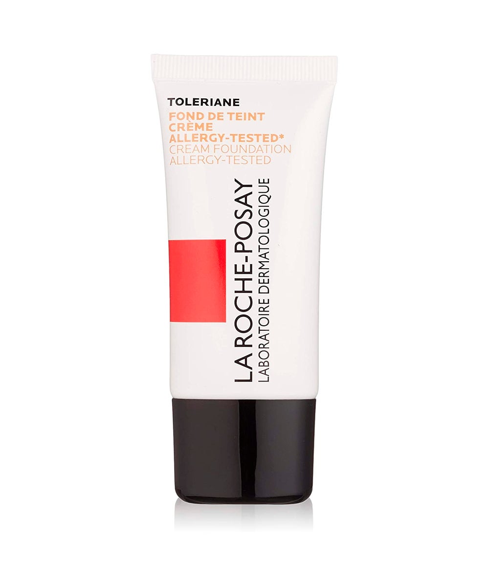 Base de maquillaje Toleraine Mousse Matificante de La Roche Posay. Base de maquillaje matificante para pieles sensibles mixtas a grasas. Destaca por su textura ligera, su acabado natural y empolvado. La Base de maquillaje Toleraine Mousse Matificante de La Roche Posay (19,95 €) es no comedogénico, así que resulta perfecto para pieles con acné, además incluye activos que controlan el sebo, para alargar la duración del maquillaje. Incluye filtros solares SPF 20.