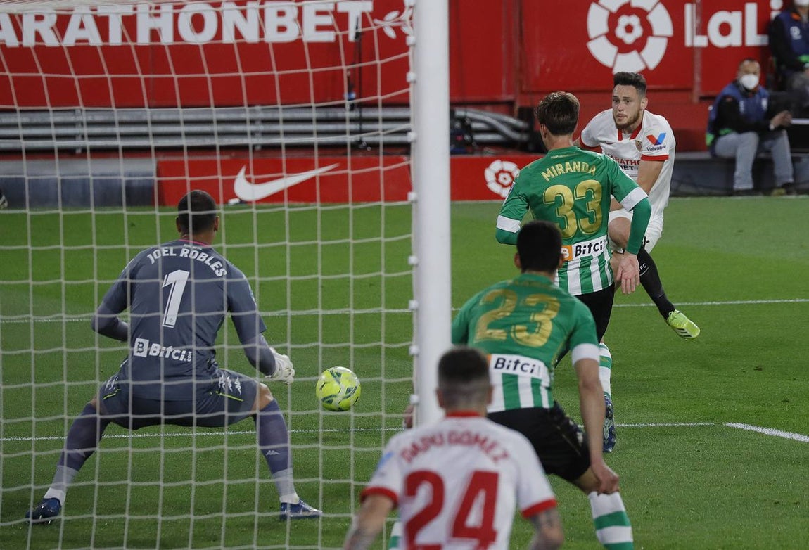 Partido de LaLiga entre el Sevilla y el Betis en el Sánchez-Pizjuán