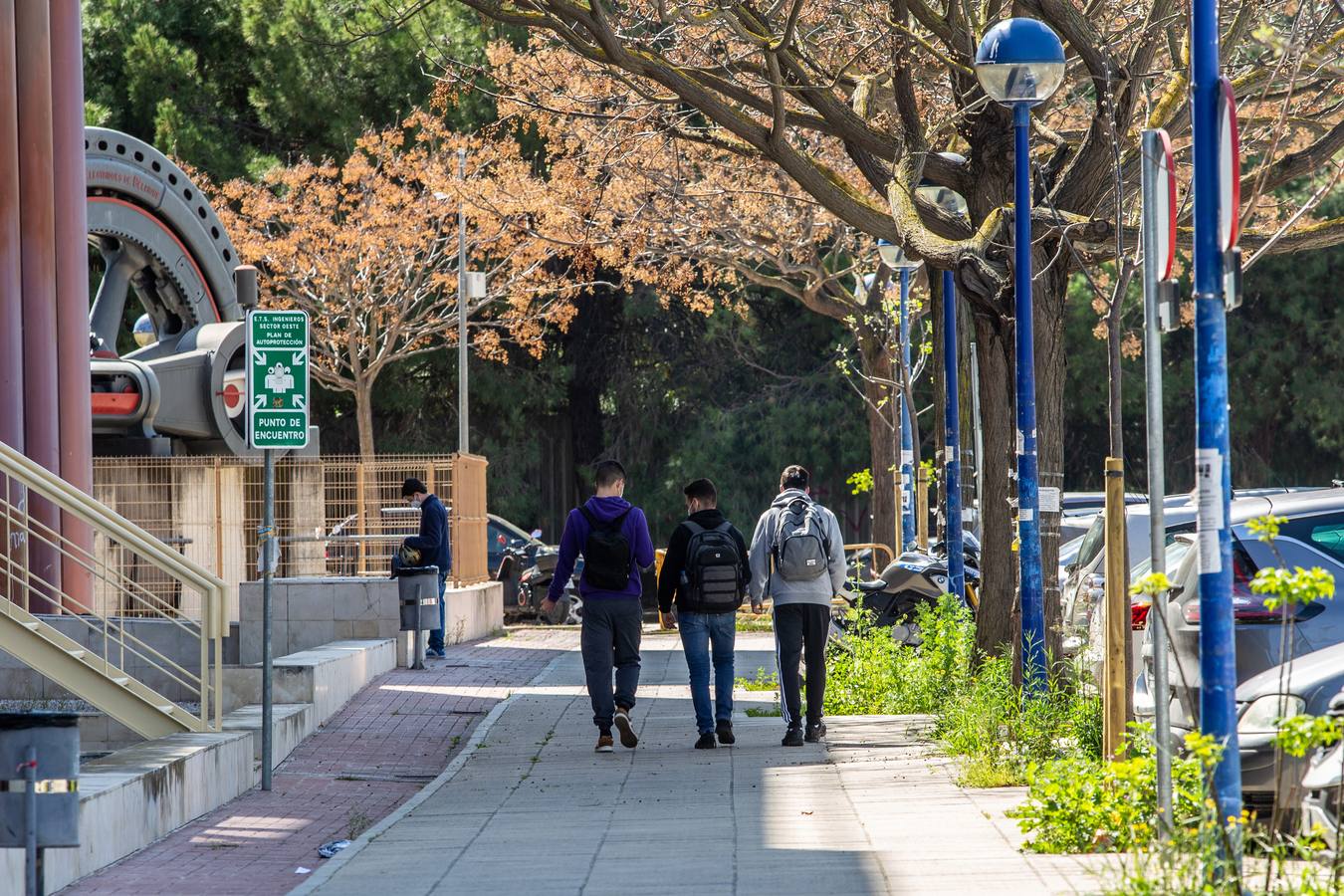 Los centros de la Universidad de Sevilla están casi vacíos