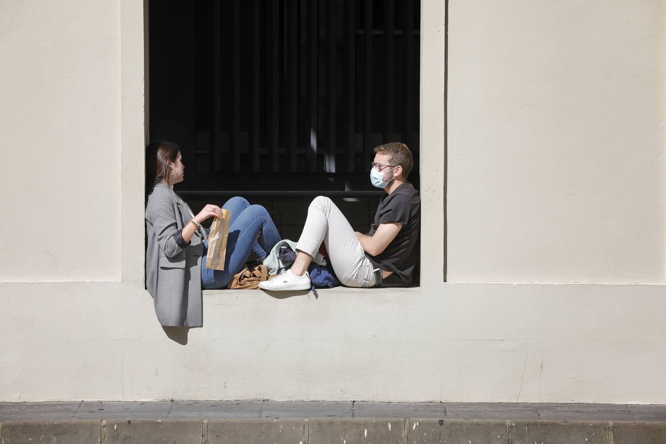 Los centros de la Universidad de Sevilla están casi vacíos