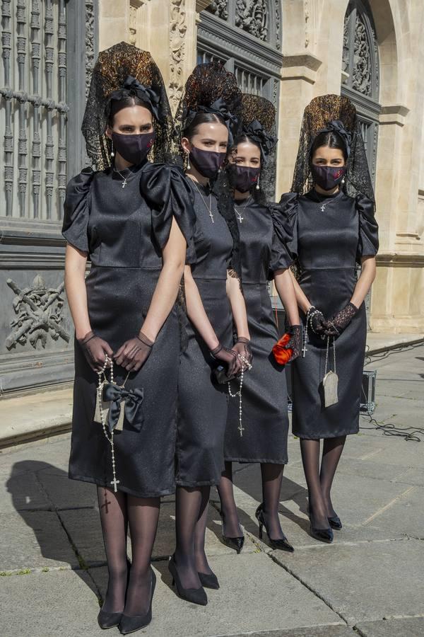 En imágenes, presentación en Sevilla de «La mantilla, del dolor a la alegría»