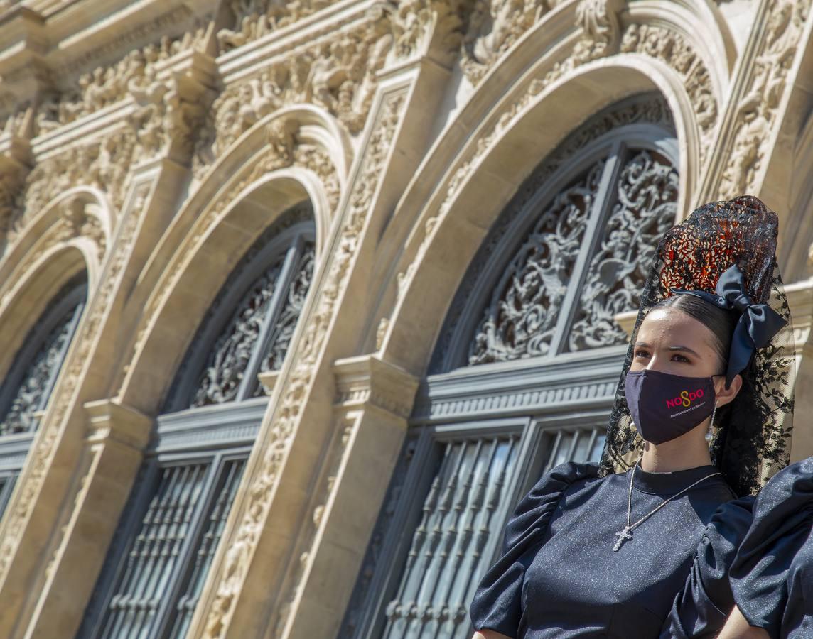 En imágenes, presentación en Sevilla de «La mantilla, del dolor a la alegría»