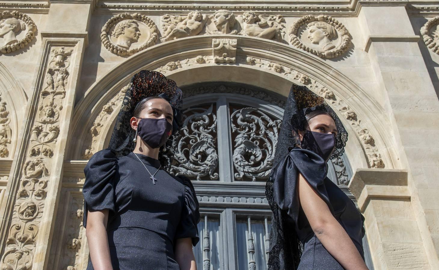 En imágenes, presentación en Sevilla de «La mantilla, del dolor a la alegría»