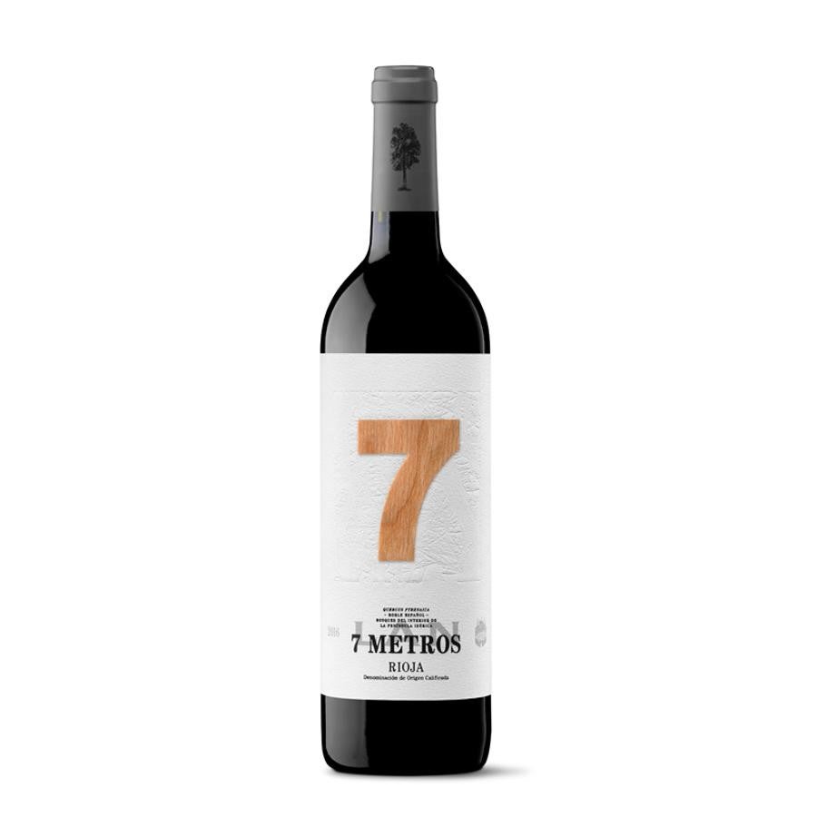 LAN 7 Metros. Tras su lanzamiento en 2020, LAN presenta la segunda edición de su vino más innovador, que pone de manifiesto una vez más el carácter pionero de la bodega en el ámbito de la crianza. 7 METROS hace referencia con su nombre a la búsqueda de la medida, en este caso, la medida de los ejemplares escogidos de roble español (especie Quercus pyrenaica), seleccionados por su porte excepcional, de al menos 7 metros de fuste, con un tronco limpio de ramas y nudos para fabricar las barricas en las que se ha sido criado durante 18 meses. Precio: 11,95€