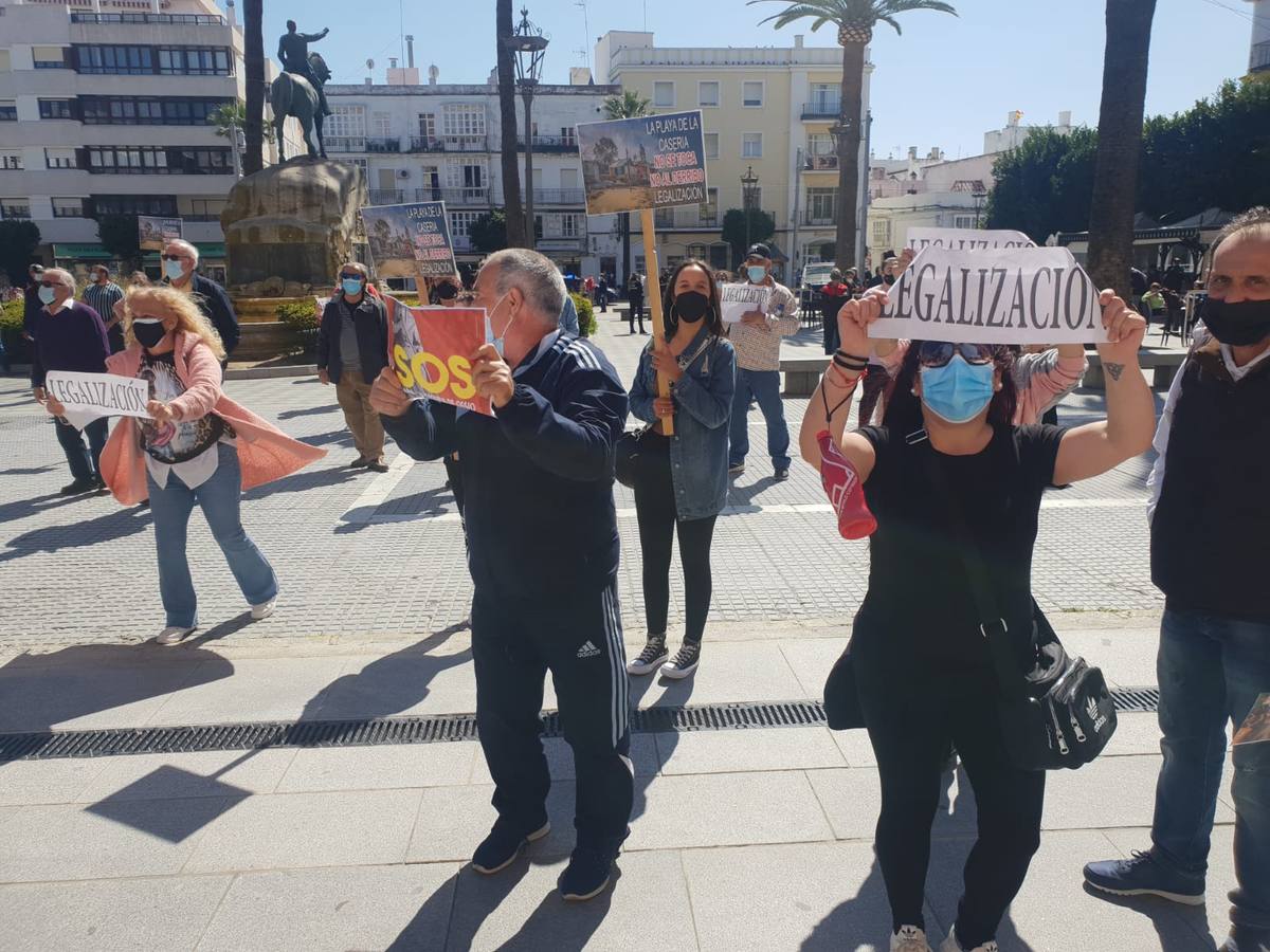 FOTOS: Concentración en San Fernando contra el derribo las casetas de La Casería