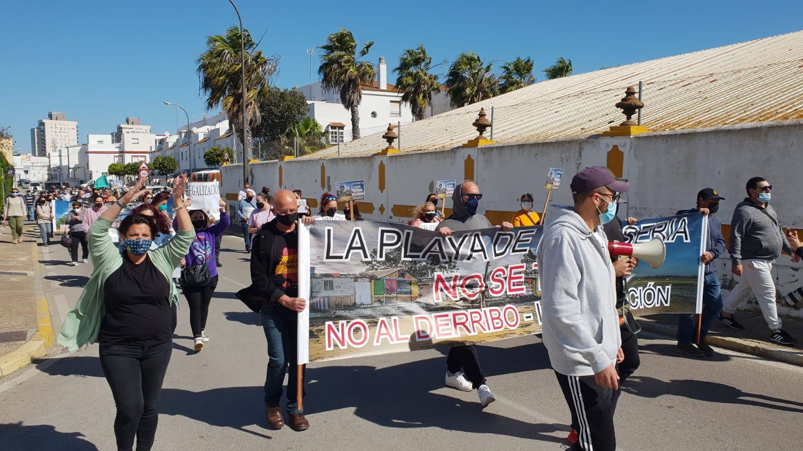 FOTOS: Concentración en San Fernando contra el derribo las casetas de La Casería