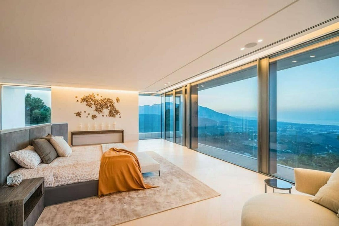 Así es por dentro 'El diamante de Marbella'. En cuanto a las habitaciones, posee 10 de tipo suite en las que no falta una terraza, un pequeño salón y una decoración cuidada.