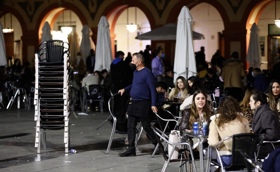 El cierre de la hostelería de Córdoba a las 22.30 horas, en imágenes