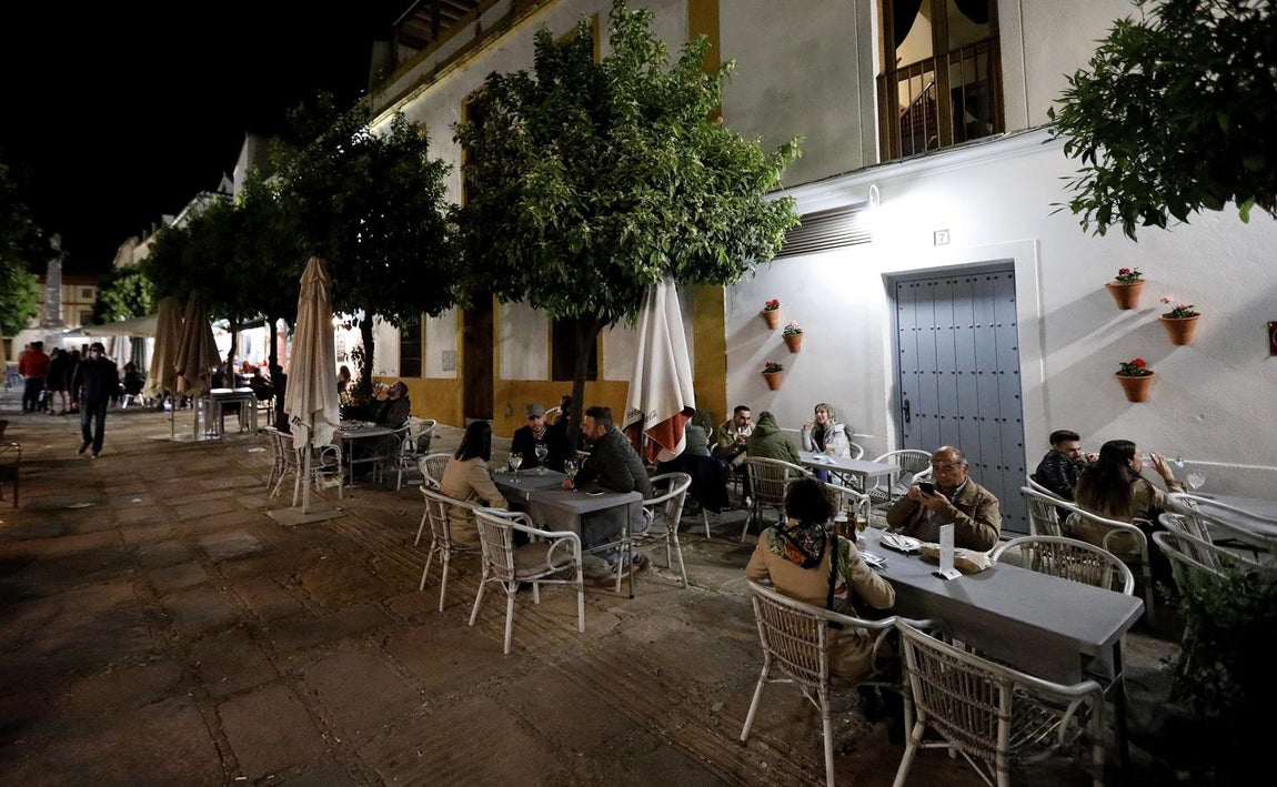 El cierre de la hostelería de Córdoba a las 22.30 horas, en imágenes
