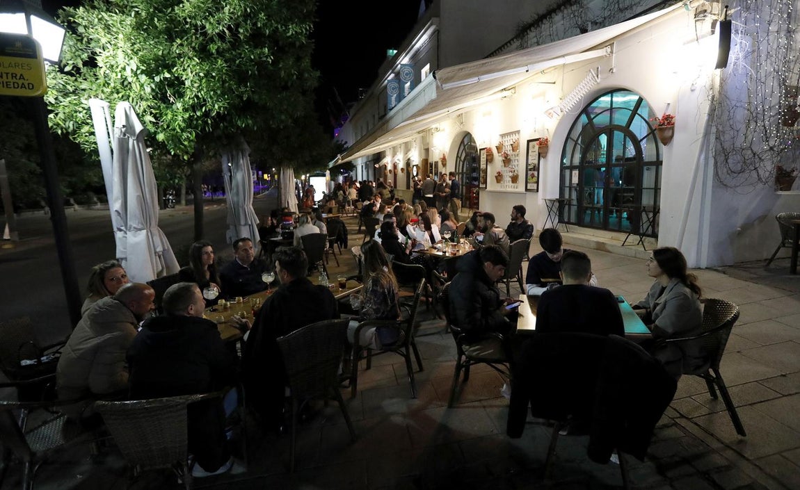 El cierre de la hostelería de Córdoba a las 22.30 horas, en imágenes
