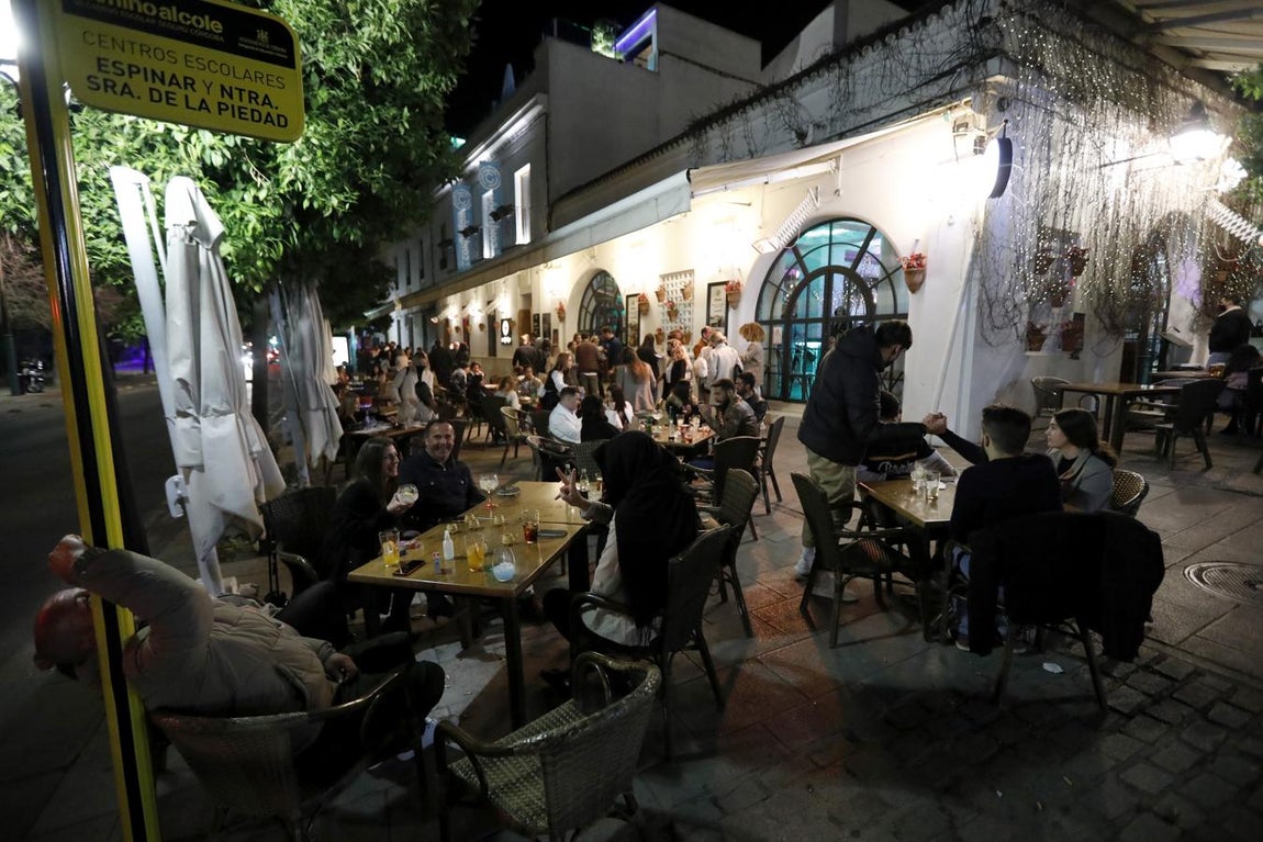 El cierre de la hostelería de Córdoba a las 22.30 horas, en imágenes