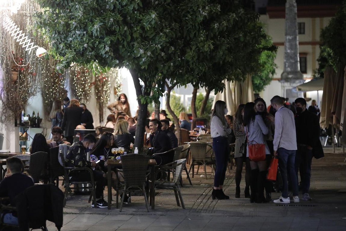 El cierre de la hostelería de Córdoba a las 22.30 horas, en imágenes