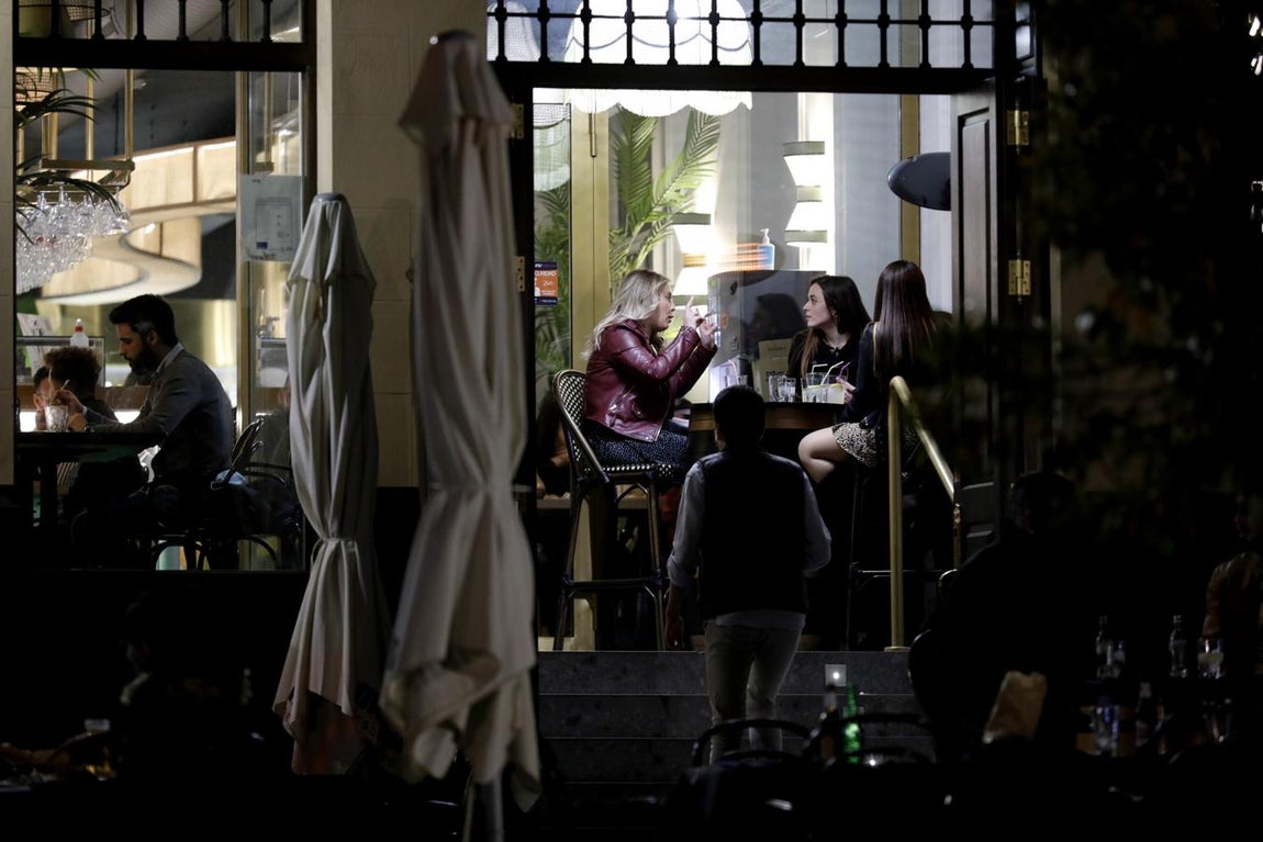 El cierre de la hostelería de Córdoba a las 22.30 horas, en imágenes