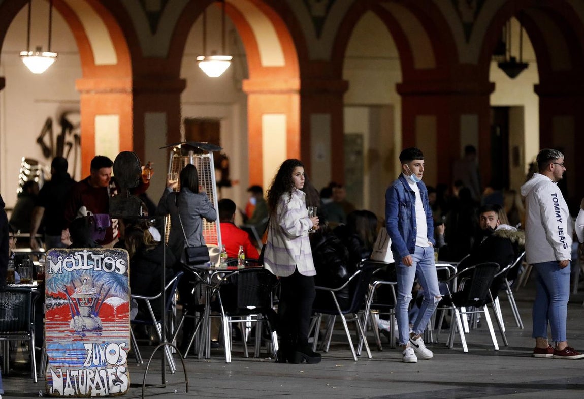 El cierre de la hostelería de Córdoba a las 22.30 horas, en imágenes