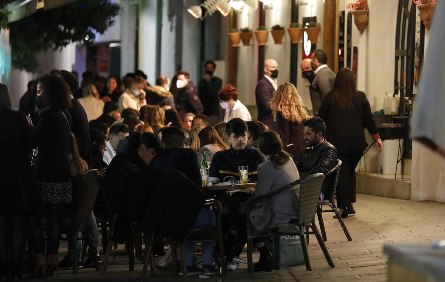 El cierre de la hostelería de Córdoba a las 22.30 horas, en imágenes