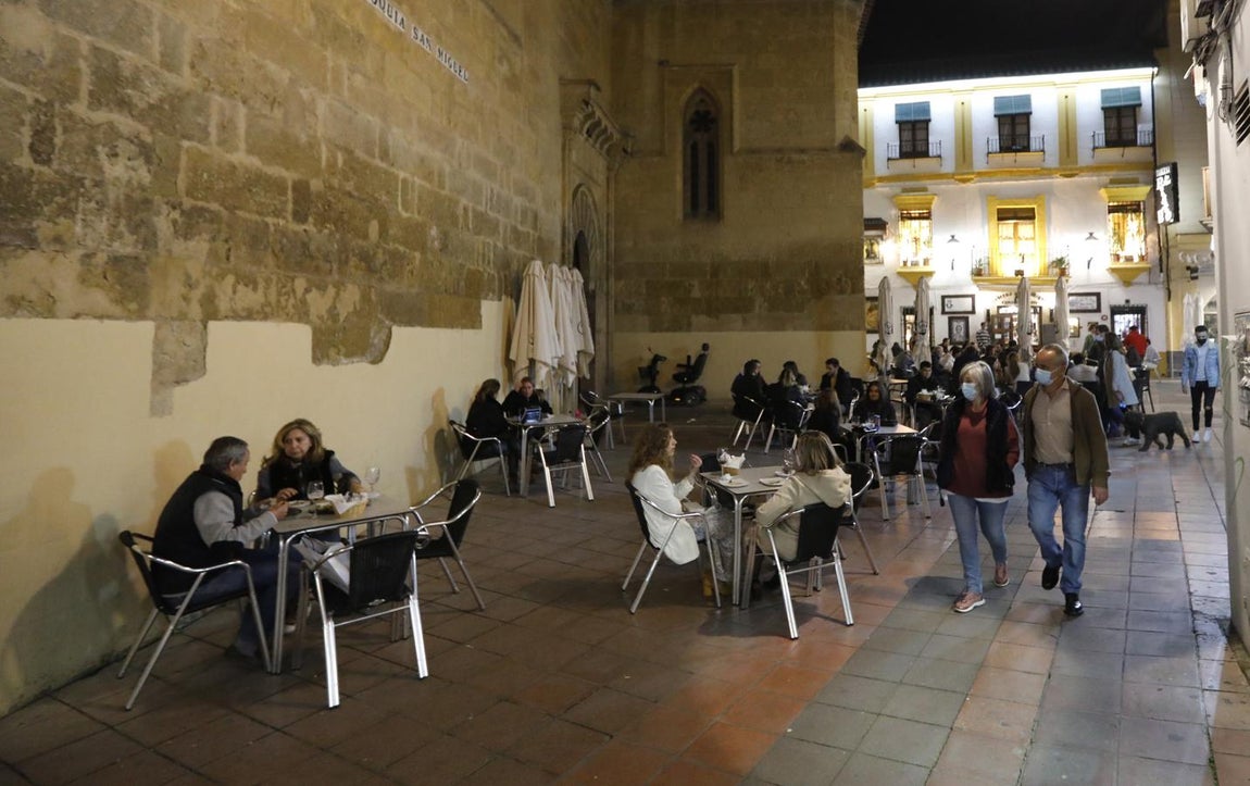 El cierre de la hostelería de Córdoba a las 22.30 horas, en imágenes