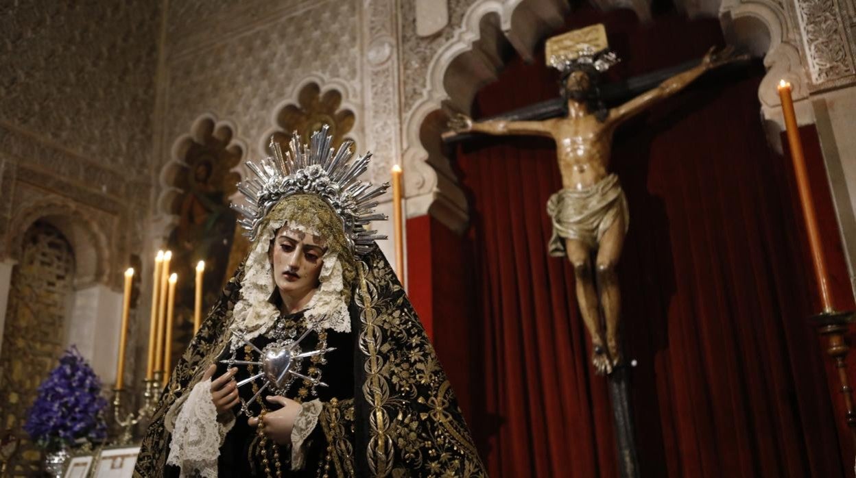 La veneración al Cristo de la Expiración y la Virgen del Silencio en Córdoba, en imágenes