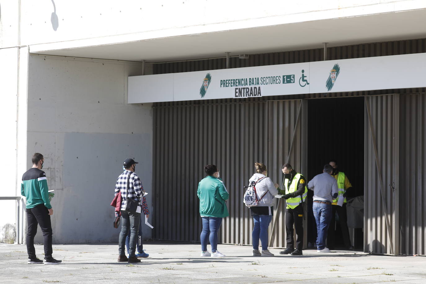 Las mejores imágenes del ambiente en el Córdoba CF - Betis Deportivo