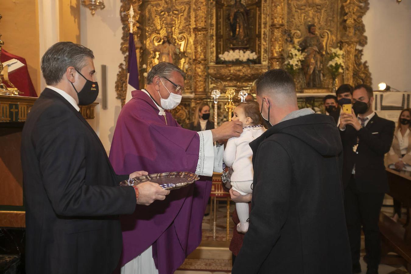 La nueva túnica bordada del Señor de la Pasión de Córdoba, en imágenes