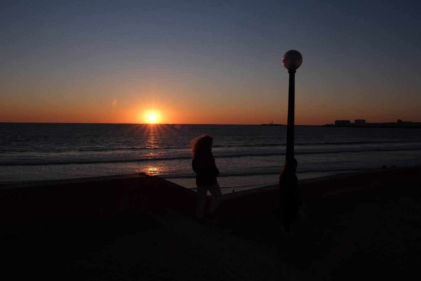 El atardecer gaditano: la espectacular puesta de sol de Cádiz