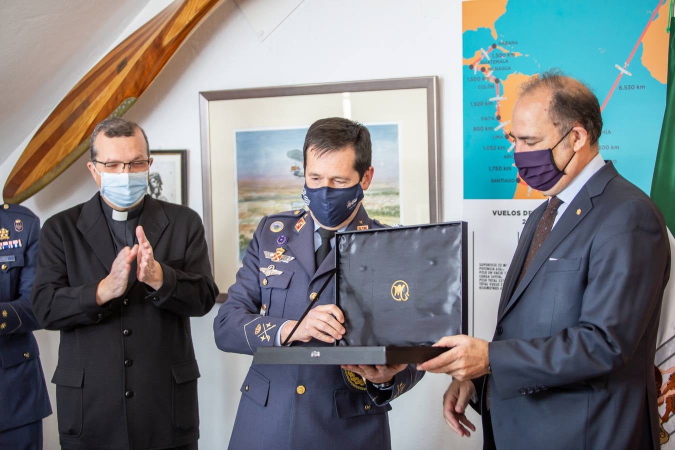 Inauguración de la exposición en el acuartelamiento de Tablada