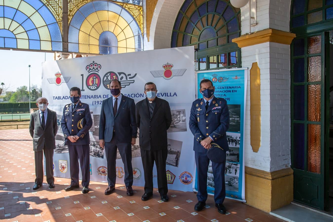 Inauguración de la exposición en el acuartelamiento de Tablada