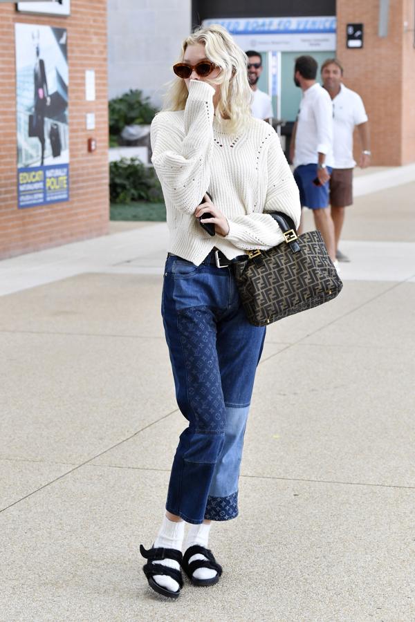 Alerta microtendencia: el street style lleva los calcetines blancos  deportivos hasta arriba y quedan así de bien