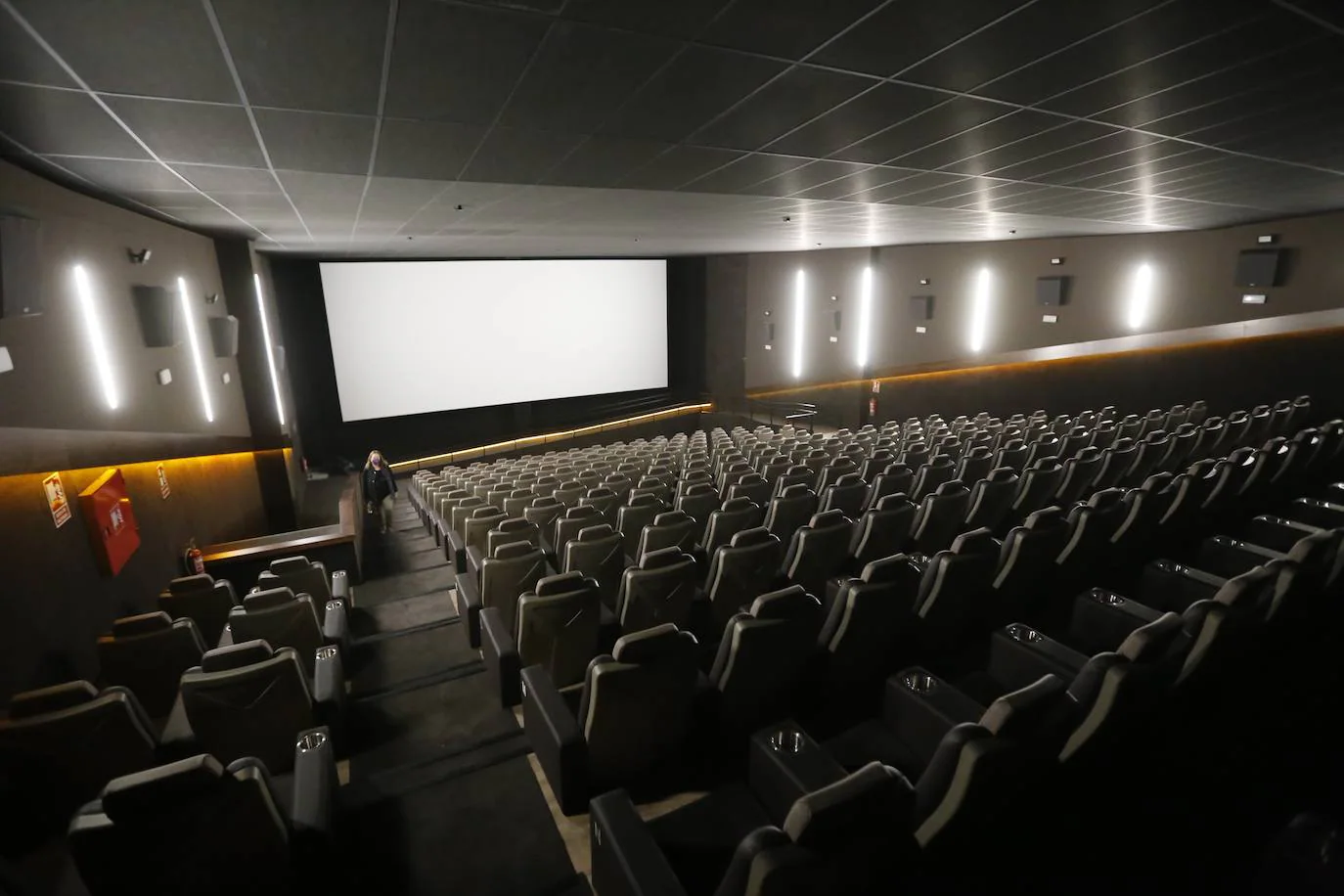 Los últimos retoques de la apertura de los Cines Axion en Córdoba, en imágenes