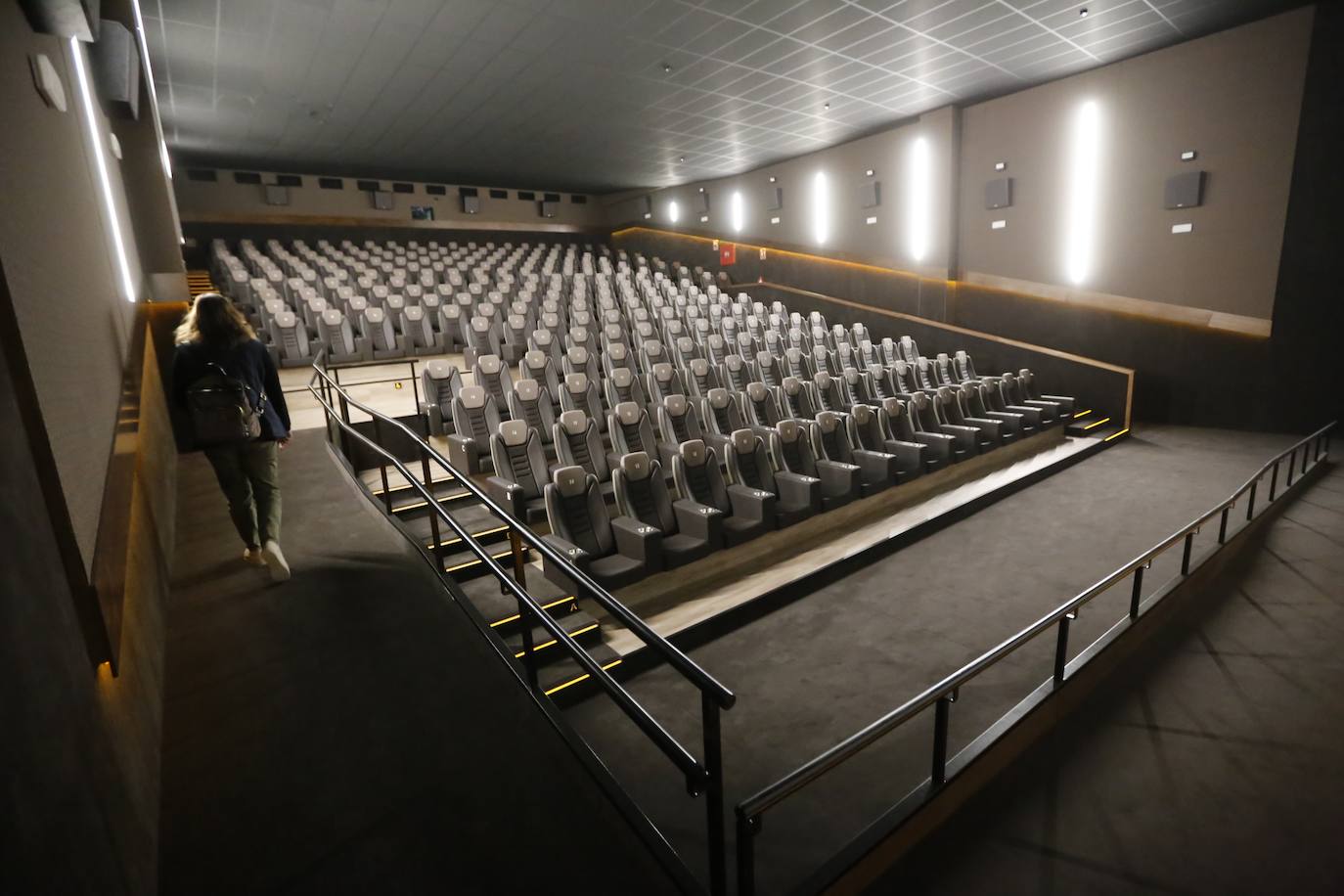 Los últimos retoques de la apertura de los Cines Axion en Córdoba, en imágenes