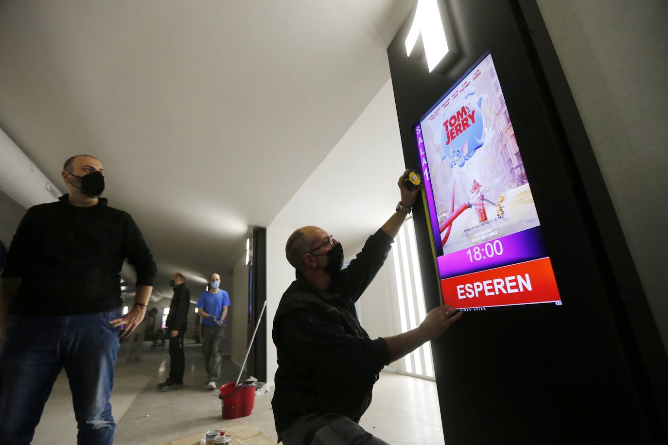 Los últimos retoques de la apertura de los Cines Axion en Córdoba, en imágenes