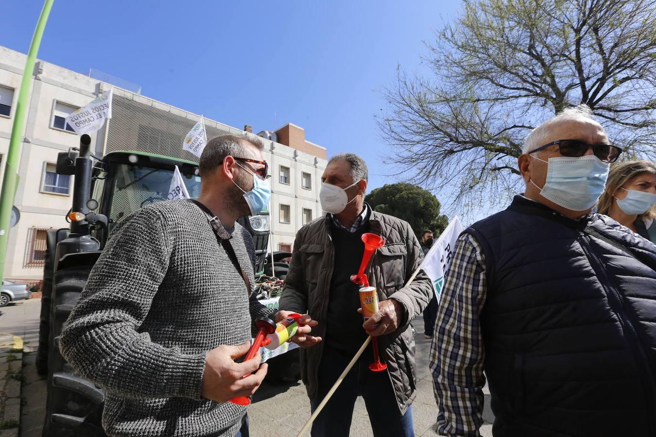 La protesta de los agricultores contra el Gobierno en Córdoba, en imágenes