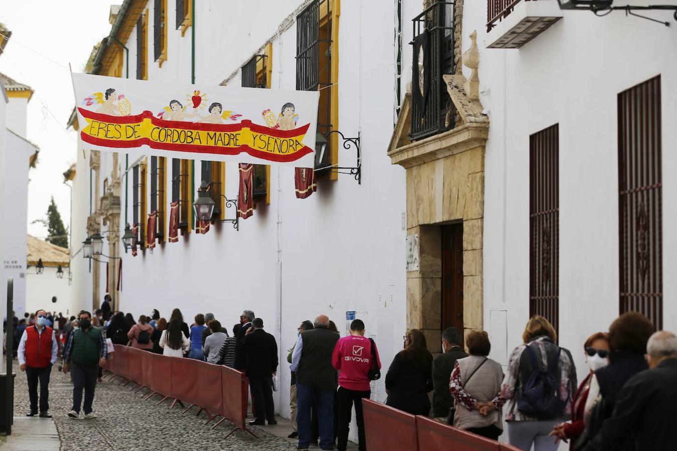 El Viernes de Dolores en la plaza de Capuchinos de Córdoba, en imágenes