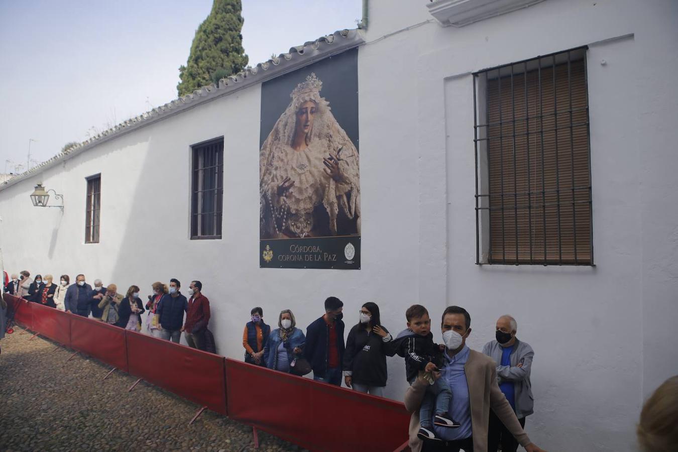 El Viernes de Dolores en la plaza de Capuchinos de Córdoba, en imágenes