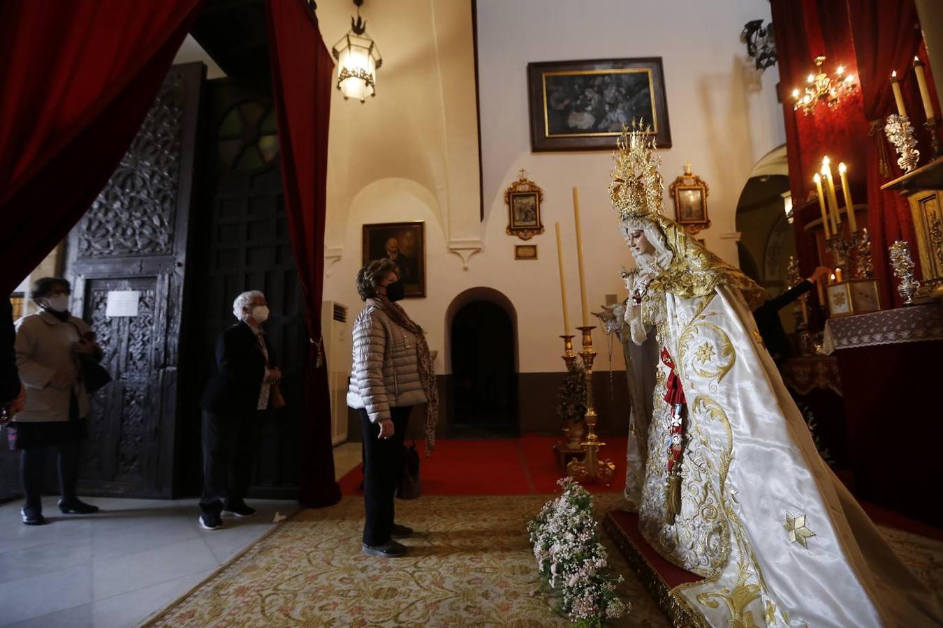 El Viernes de Dolores en la plaza de Capuchinos de Córdoba, en imágenes