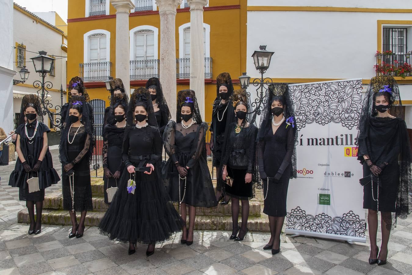 Modelos de mantilla por el Centro de Sevilla