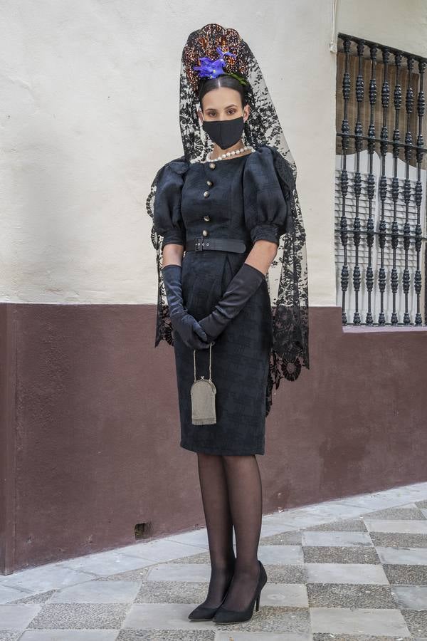 Modelos de mantilla por el Centro de Sevilla