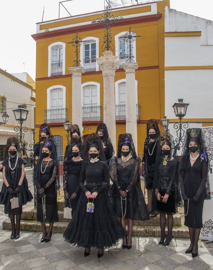 Modelos de mantilla por el Centro de Sevilla