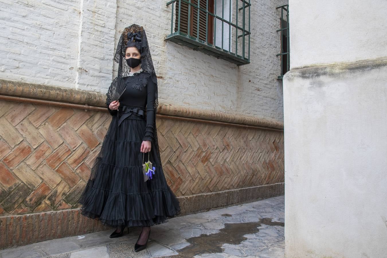 Modelos de mantilla por el Centro de Sevilla