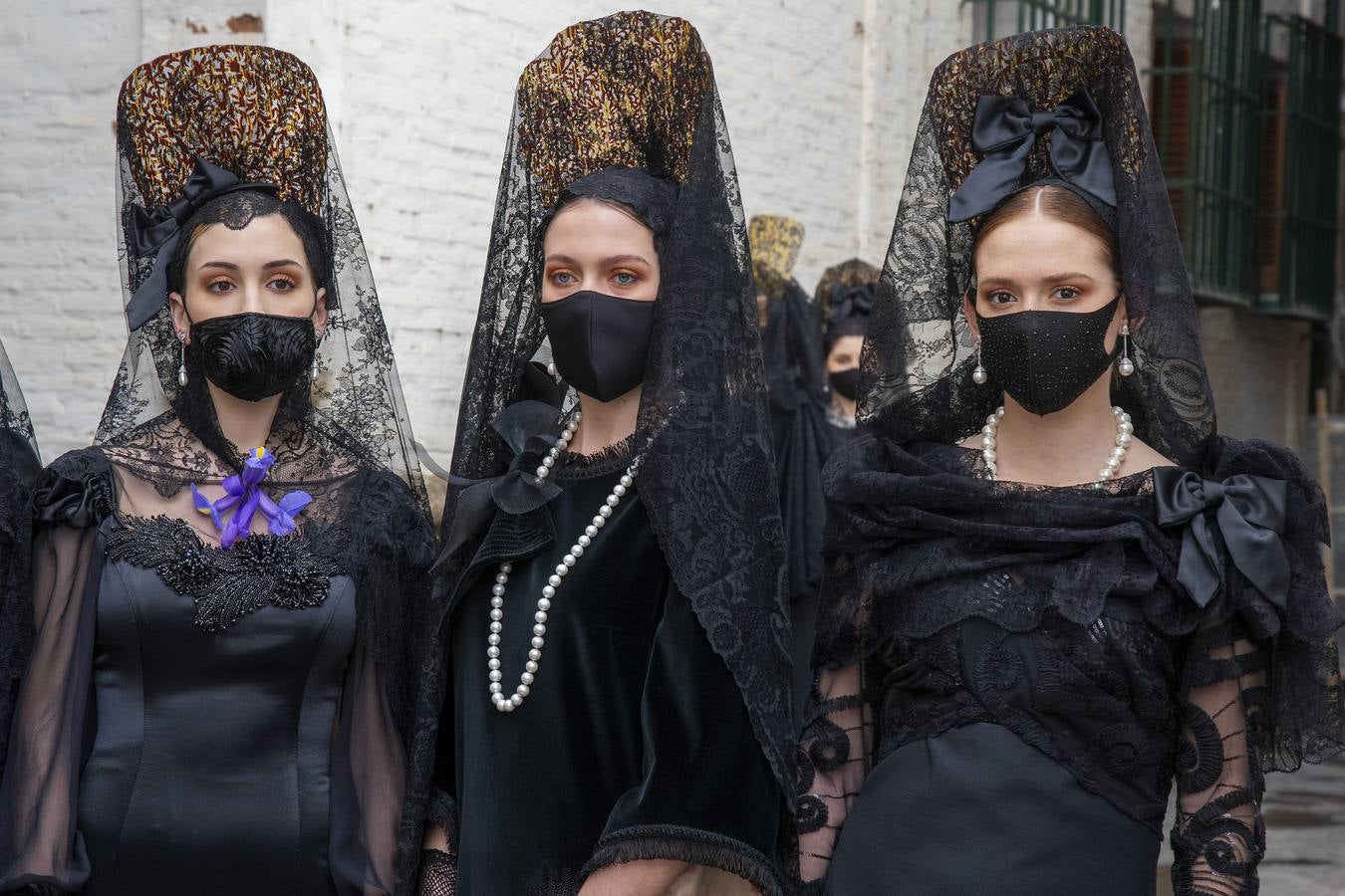 Modelos de mantilla por el Centro de Sevilla